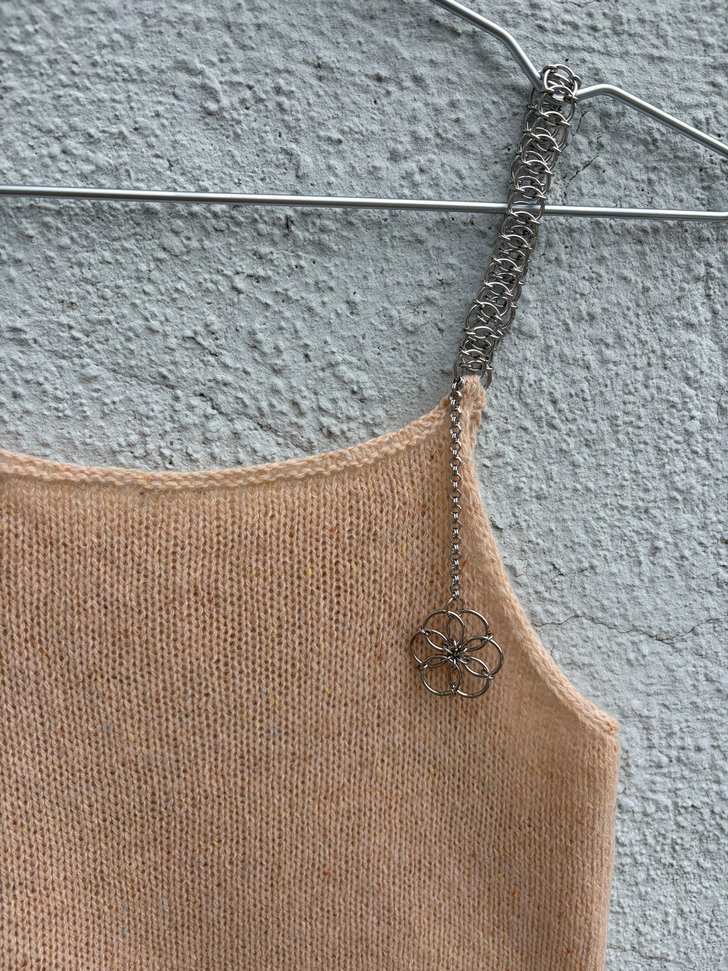 The charm top, Peach