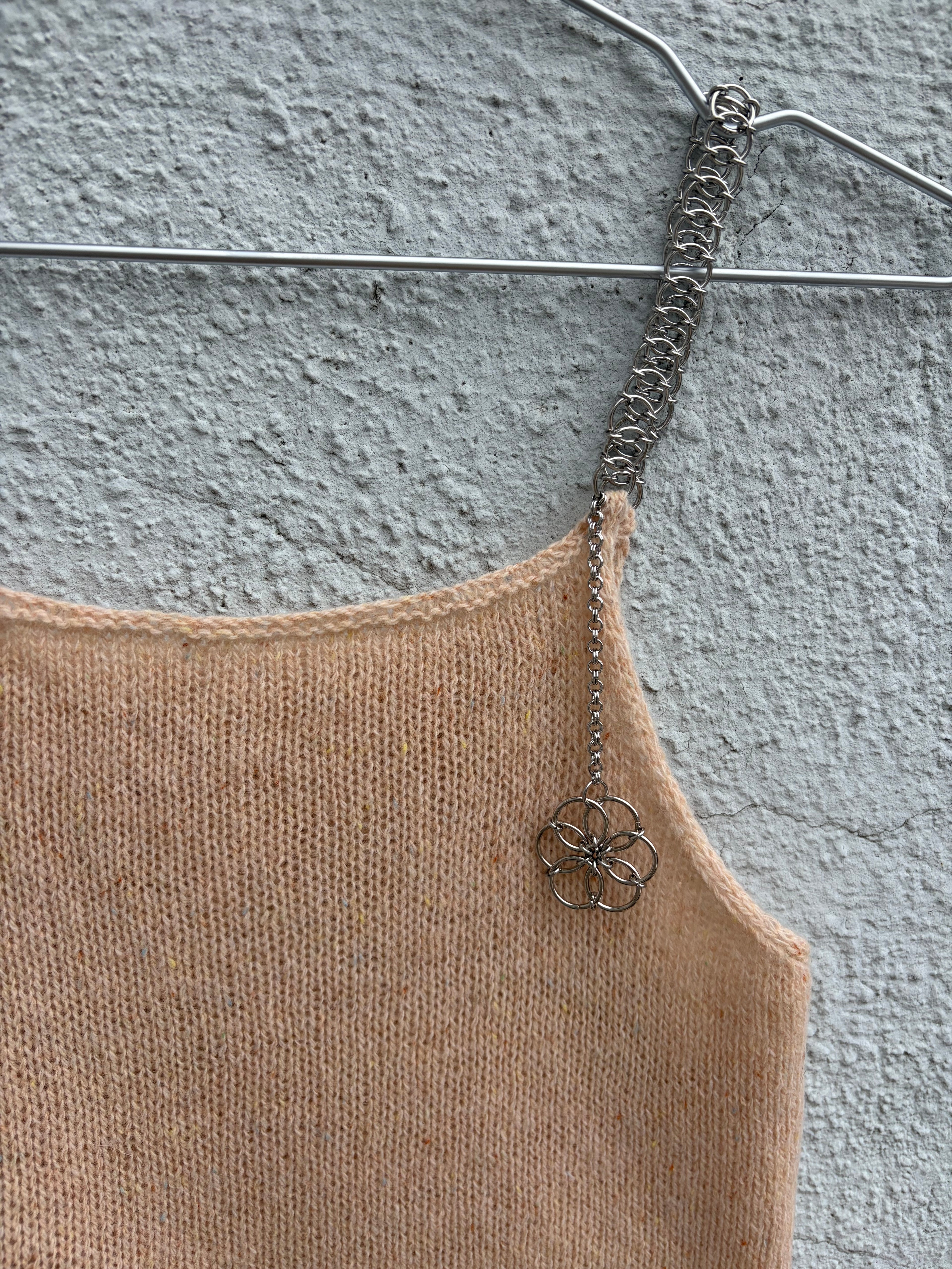 The charm top, Peach