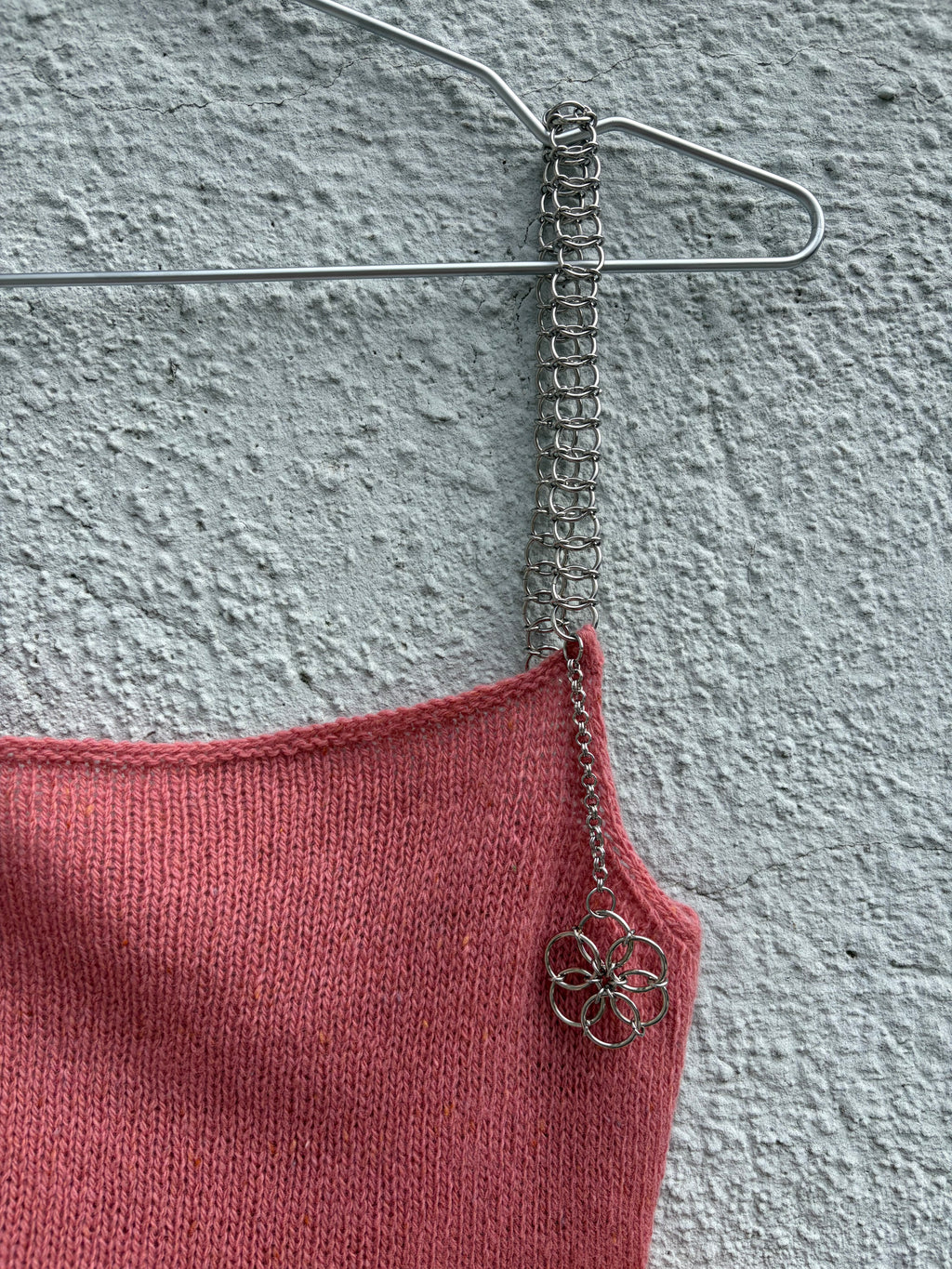 The charm top, Rose