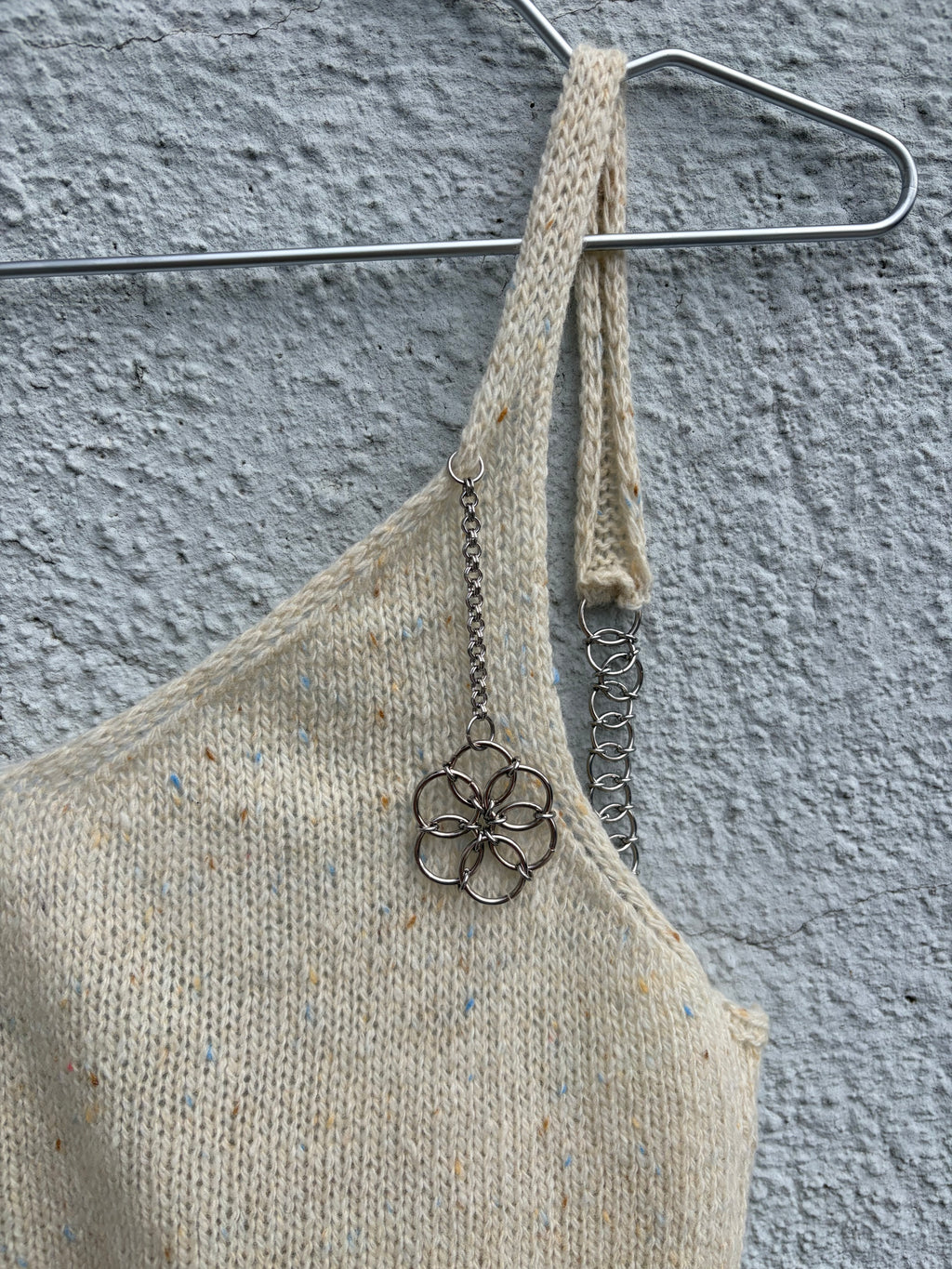 The charm top, Ivory